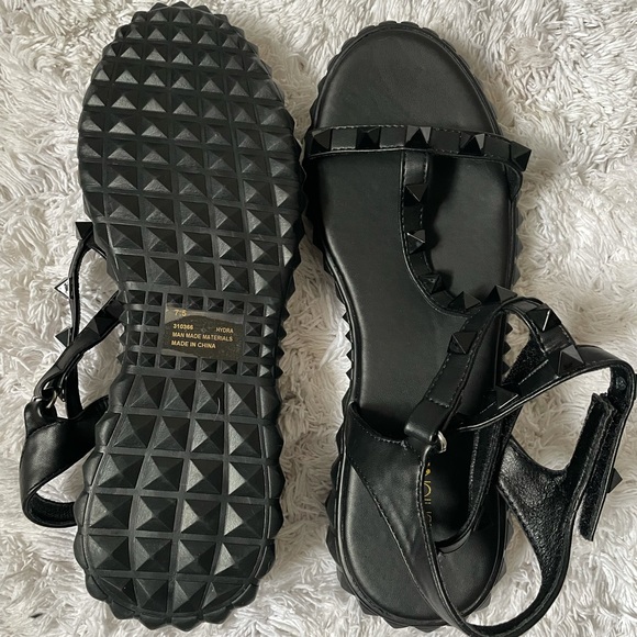 Looking Sharp Flat Sandals — Women’s 7.5 - Picture 6 of 7